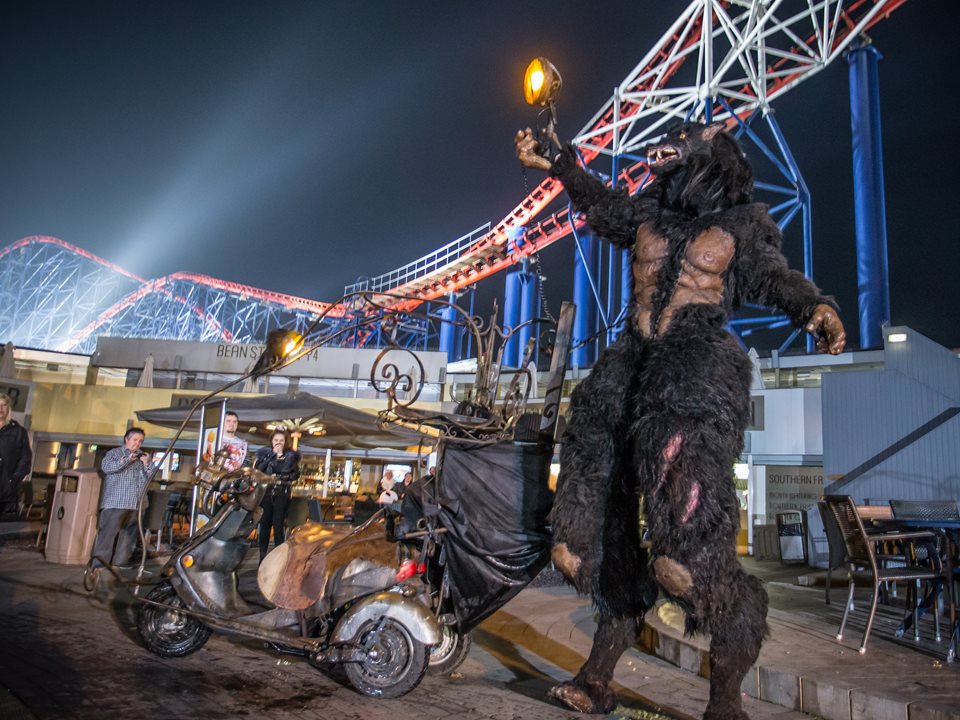 Main image for Fangtastic Halloween Fun At ‘Vampire Pleasure Beach’! article